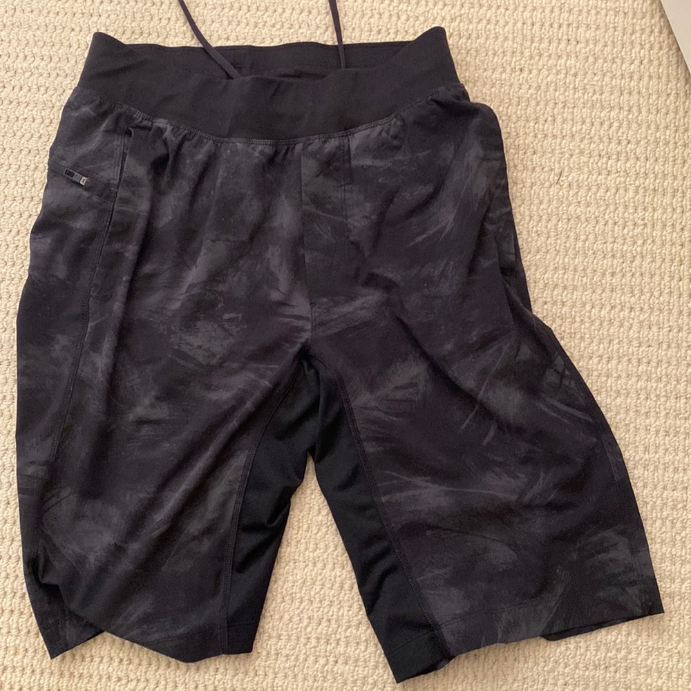 LuluLemon Mens shorts